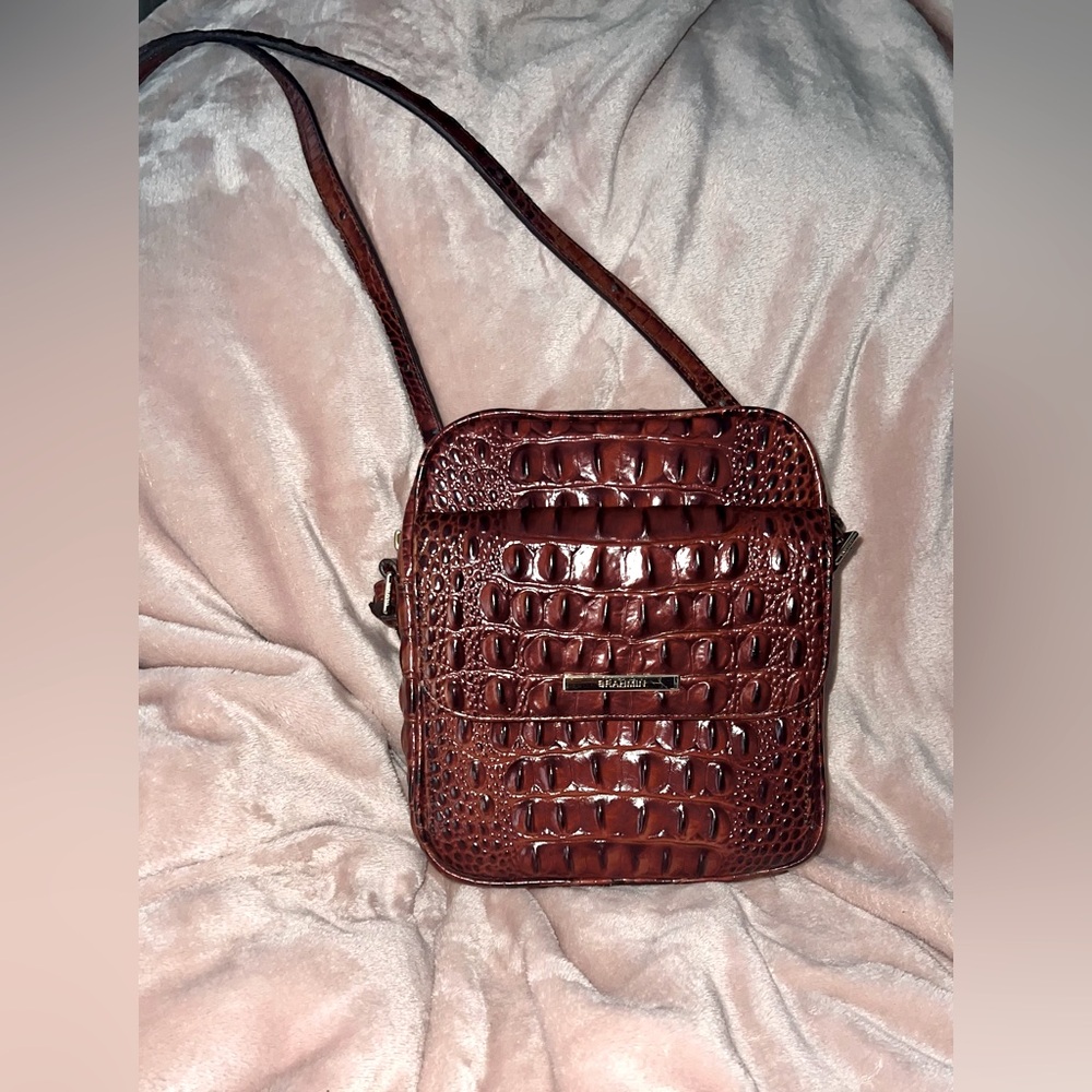 Brahmin leather crossbody bag in excellent condition!